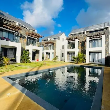 Cozy 3-Bedroom Townhouse, 10Mins Walk To Beach - Rv6 Grand-Baie Exterior photo