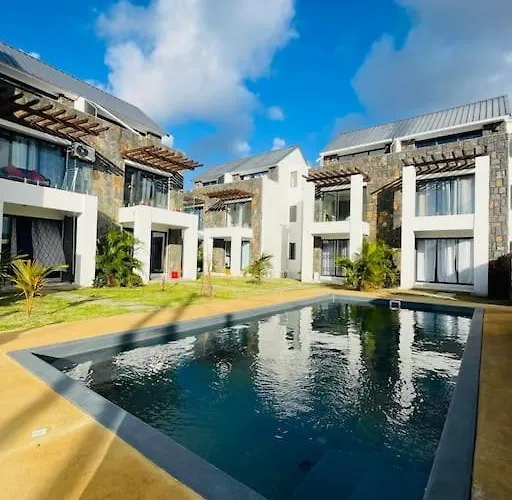 Cozy 3-Bedroom Townhouse, 10Mins Walk To Beach - Rv6