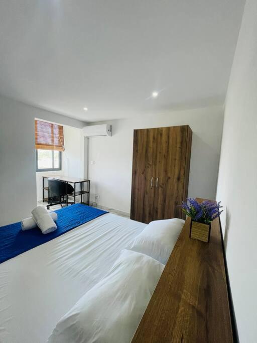 Cozy 3-bedroom Townhouse, 10mins Walk To - Rv6 *