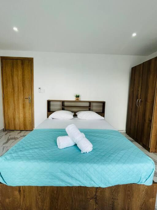 Cozy 3-bedroom Townhouse, 10mins Walk To - Rv6 *