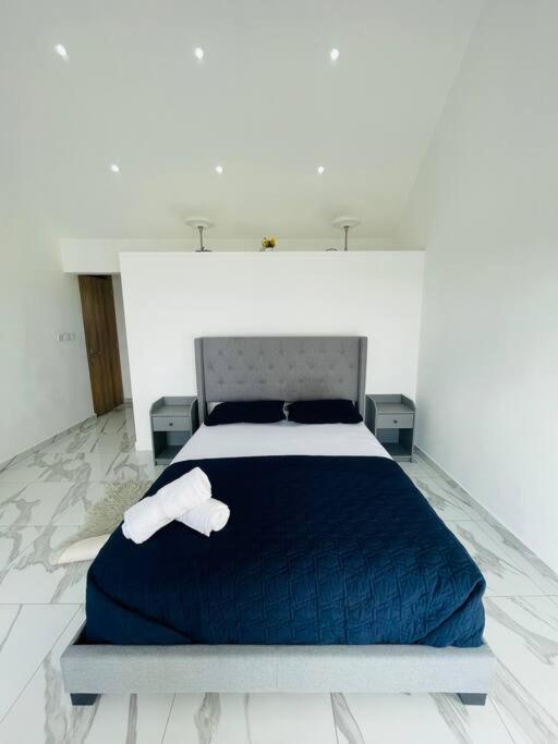 Cozy 3-bedroom Townhouse, 10mins Walk To - Rv6 *