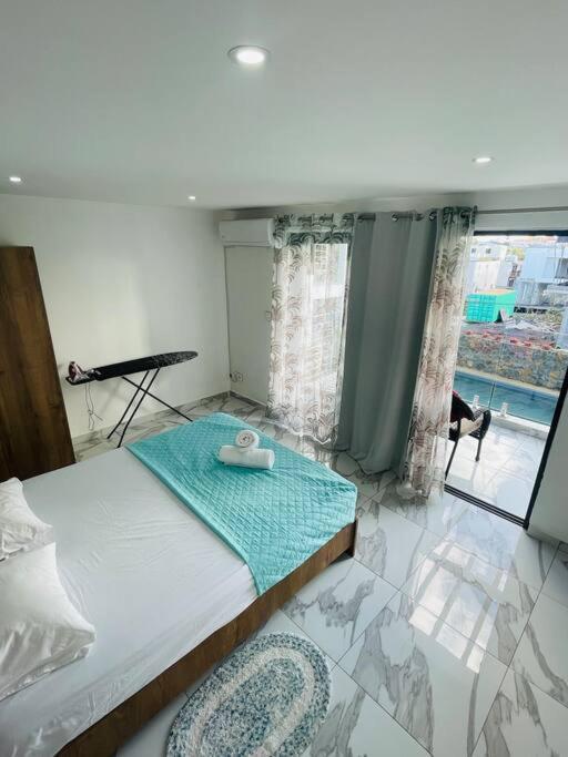 Cozy 3-bedroom Townhouse, 10mins Walk To - Rv6 *
