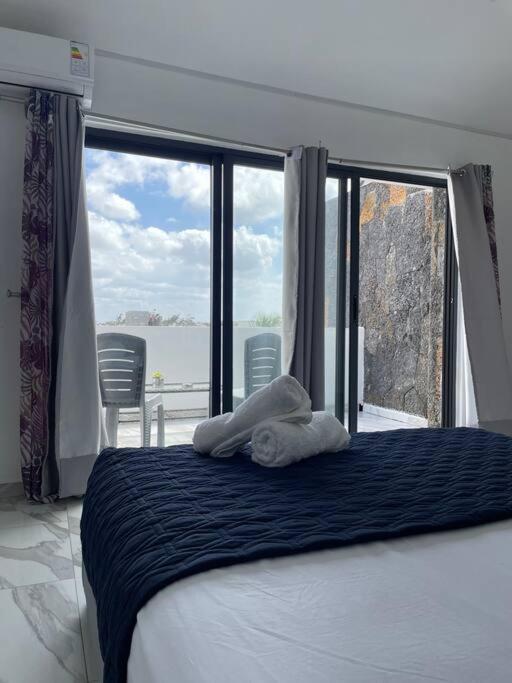 Cozy 3-bedroom Townhouse, 10mins Walk To - Rv6 Grand Baie