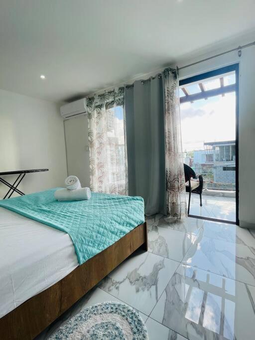 Cozy 3-bedroom Townhouse, 10mins Walk To - Rv6 Appartamento