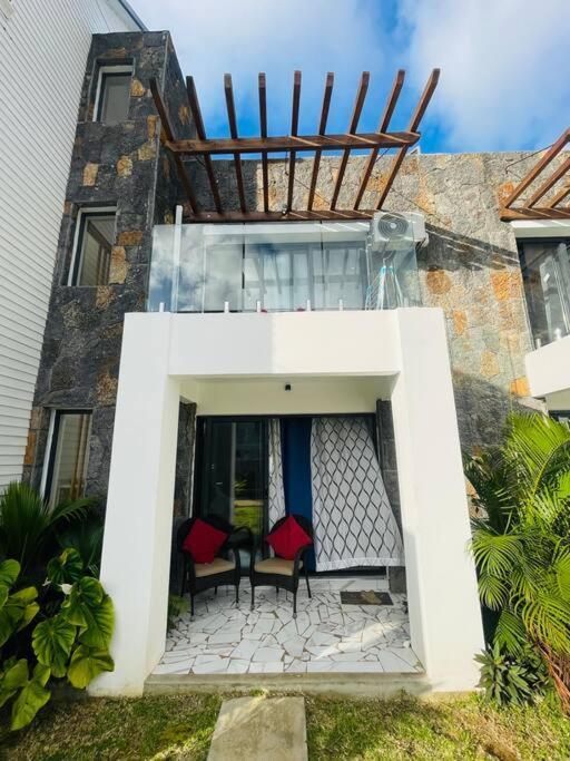 Cozy 3-bedroom Townhouse, 10mins Walk To - Rv6 *