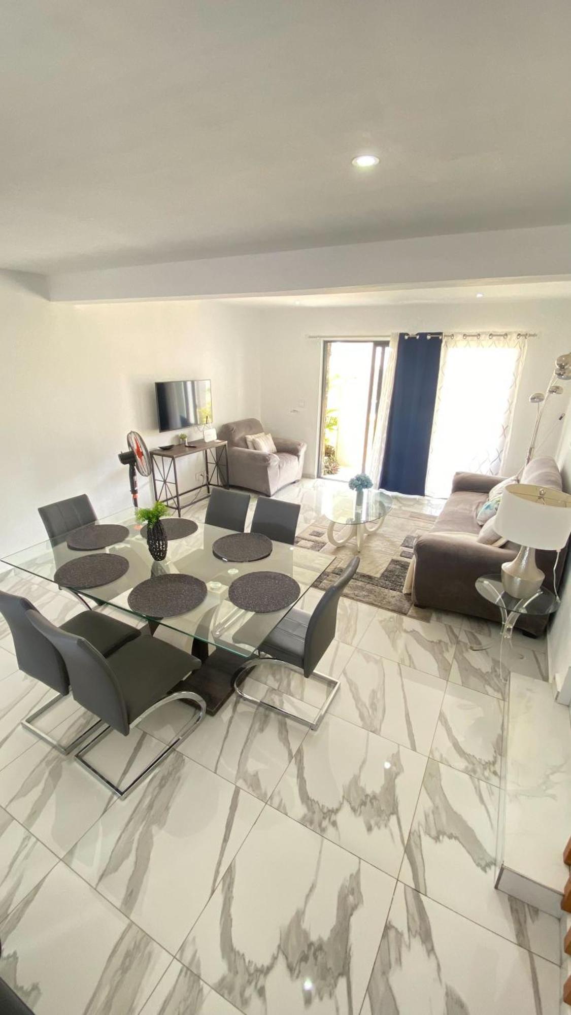 Appartamento Cozy 3-bedroom Townhouse, 10mins Walk To - Rv6