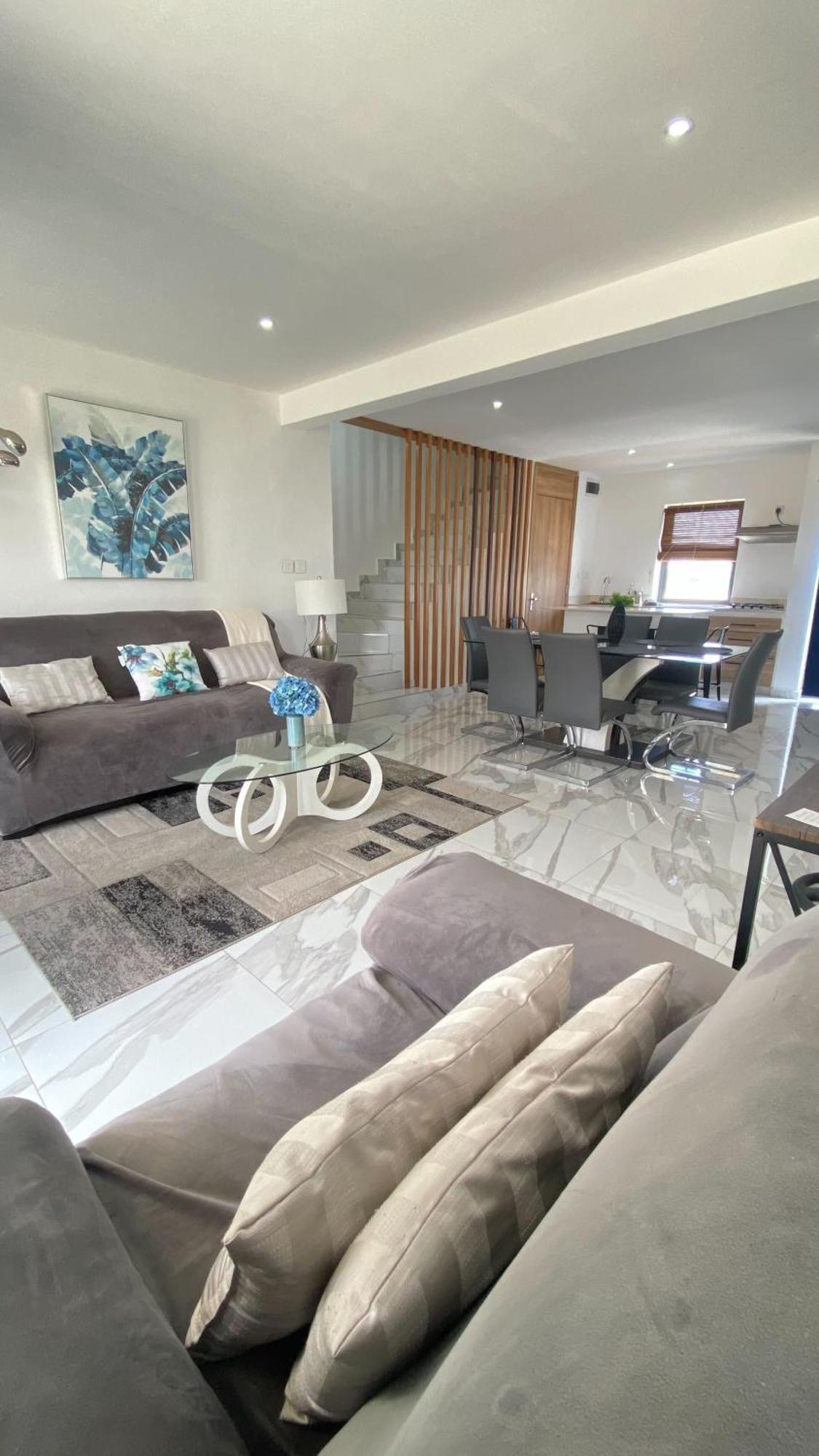 Cozy 3-bedroom Townhouse, 10mins Walk To - Rv6 Appartamento *