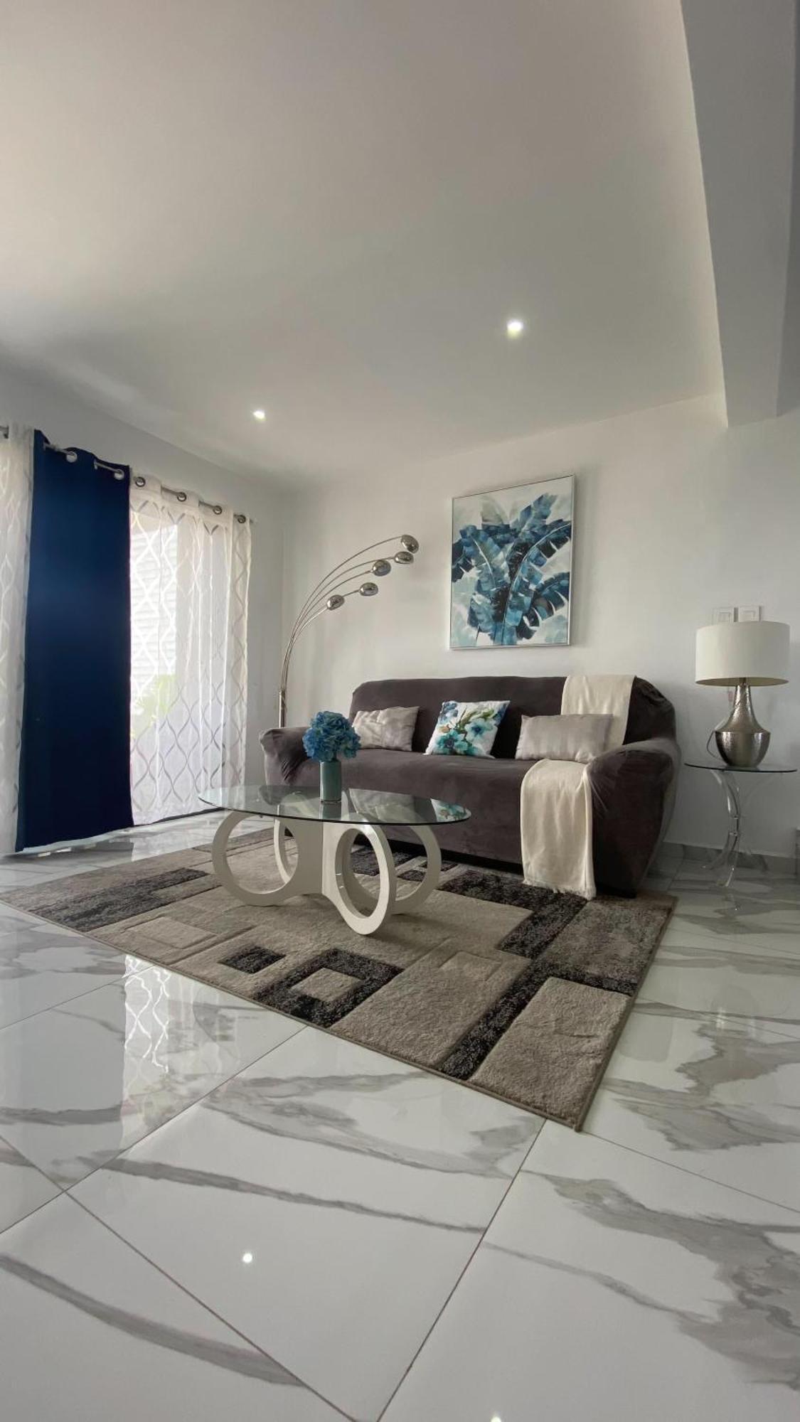 Cozy 3-bedroom Townhouse, 10mins Walk To - Rv6 Appartamento *