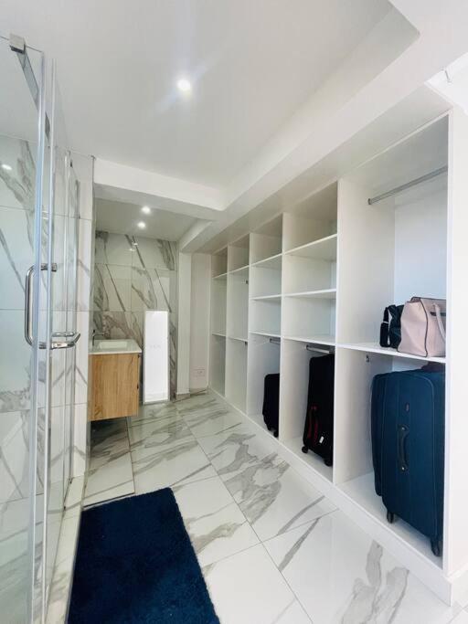 Cozy 3-bedroom Townhouse, 10mins Walk To - Rv6