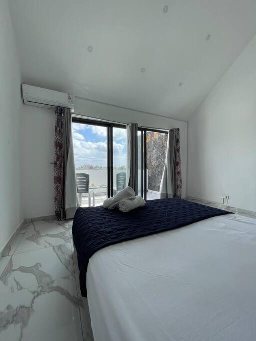 Cozy 3-bedroom Townhouse, 10mins Walk To - Rv6 Apartment