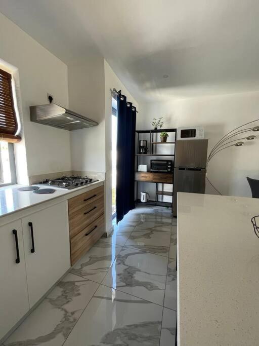 Cozy 3-bedroom Townhouse, 10mins Walk To - Rv6 * Grand Baie