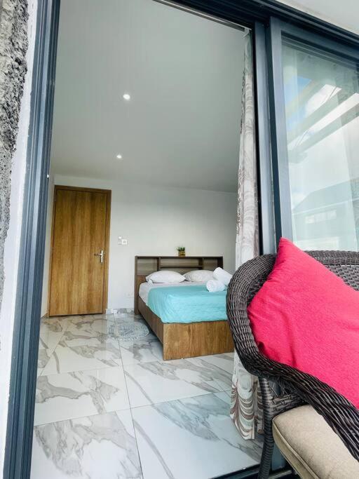 Apartment Cozy 3-bedroom Townhouse, 10mins Walk To - Rv6